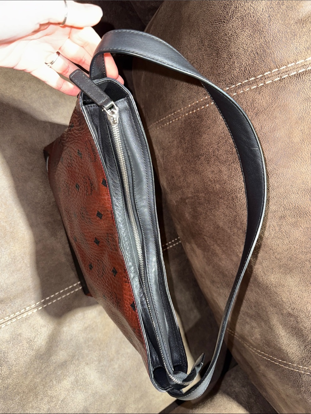 MCM Red Logo-Print Leather Shoulder Bag with Black Trim - Picture 6 of 7